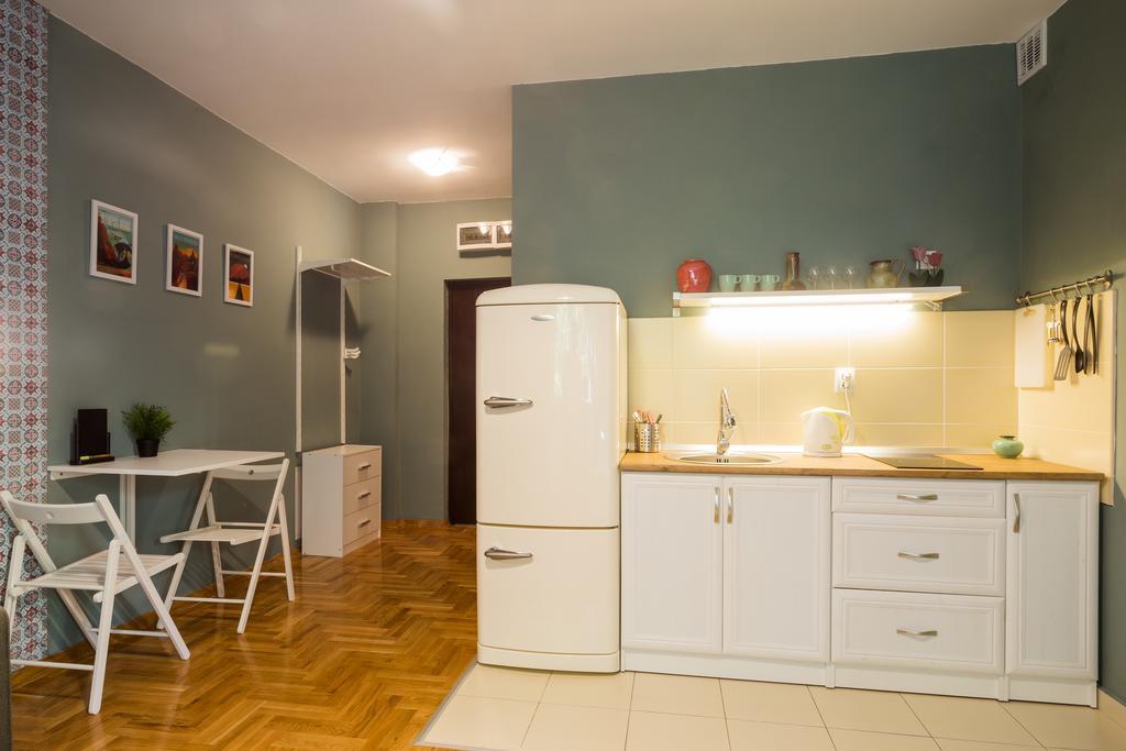 Ferienwohnung ! Promo! Central Evergreen Studio - Public Parking Area-Fast Wi-Fi Novi Sad Exterior foto