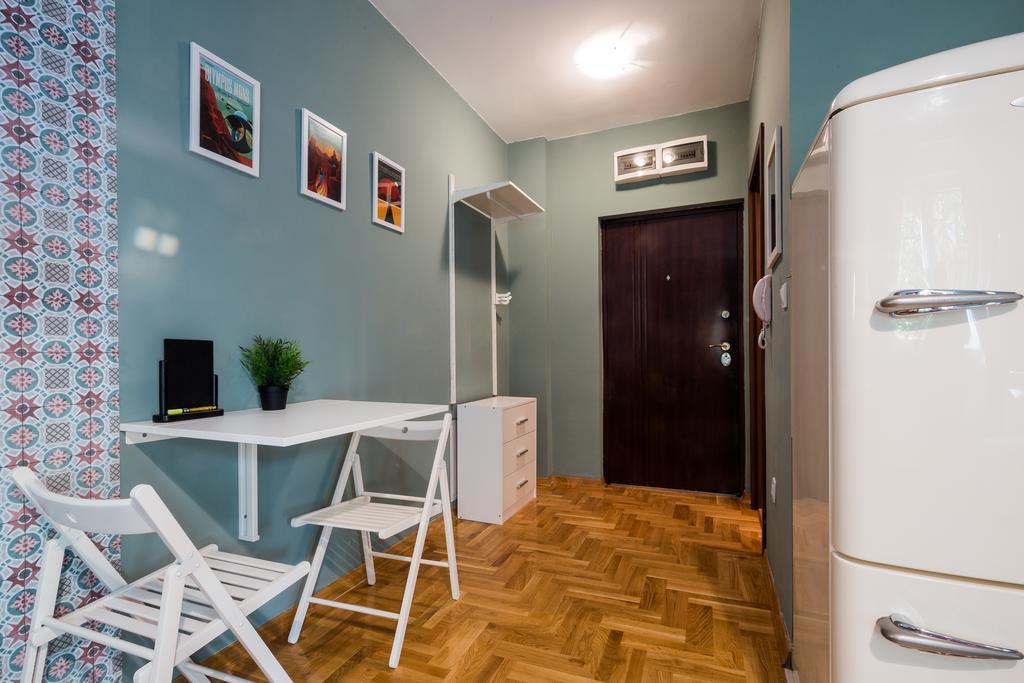 Ferienwohnung ! Promo! Central Evergreen Studio - Public Parking Area-Fast Wi-Fi Novi Sad Exterior foto